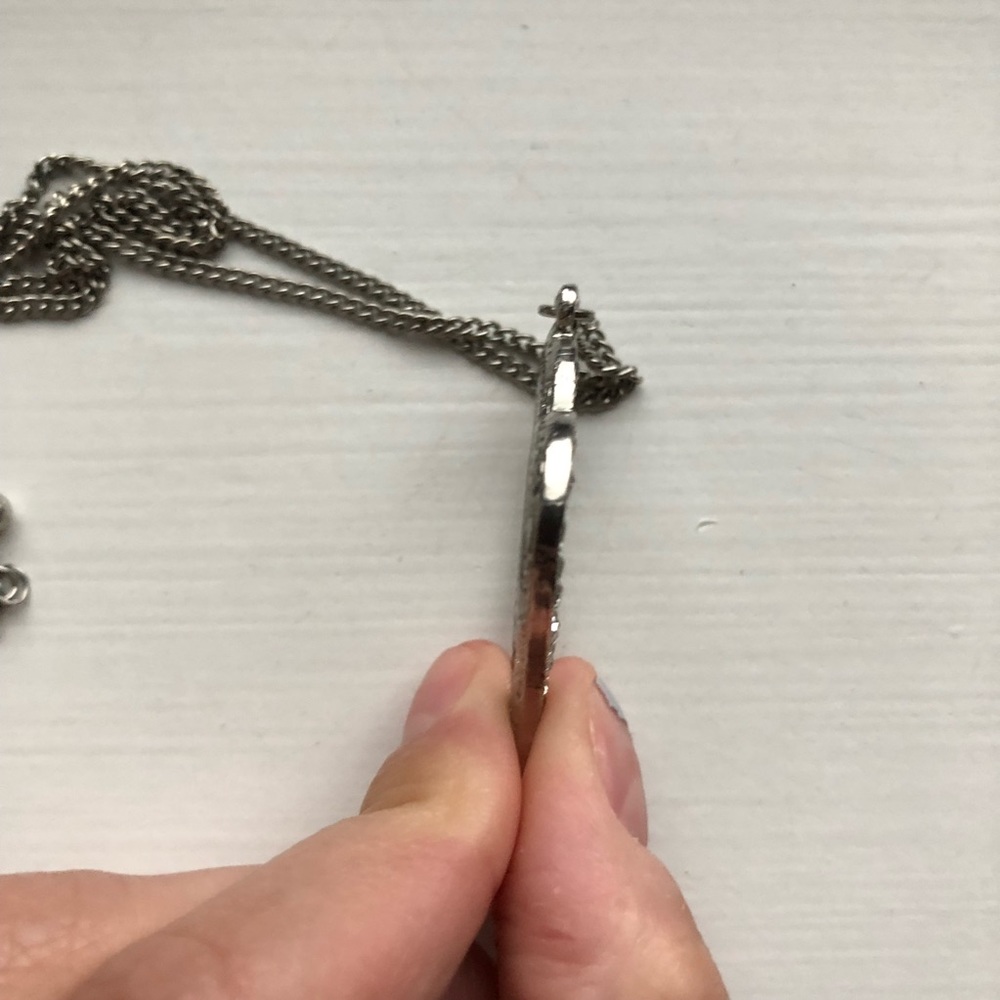 Silver & diamond heart cutout pendant necklace - Picture 4 of 7